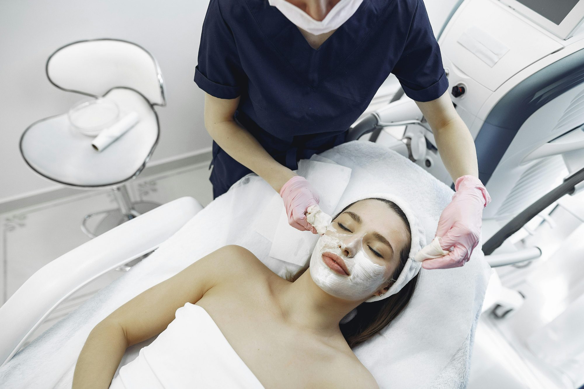 where do dermatology nurses work